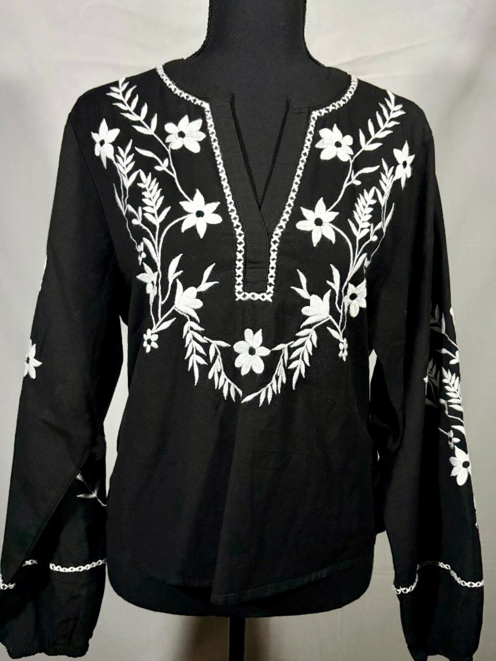 Joie Embroidered Blouse Women’s S Black White Floral V Neck Cotton + Flax NWT - Picture 1 of 7